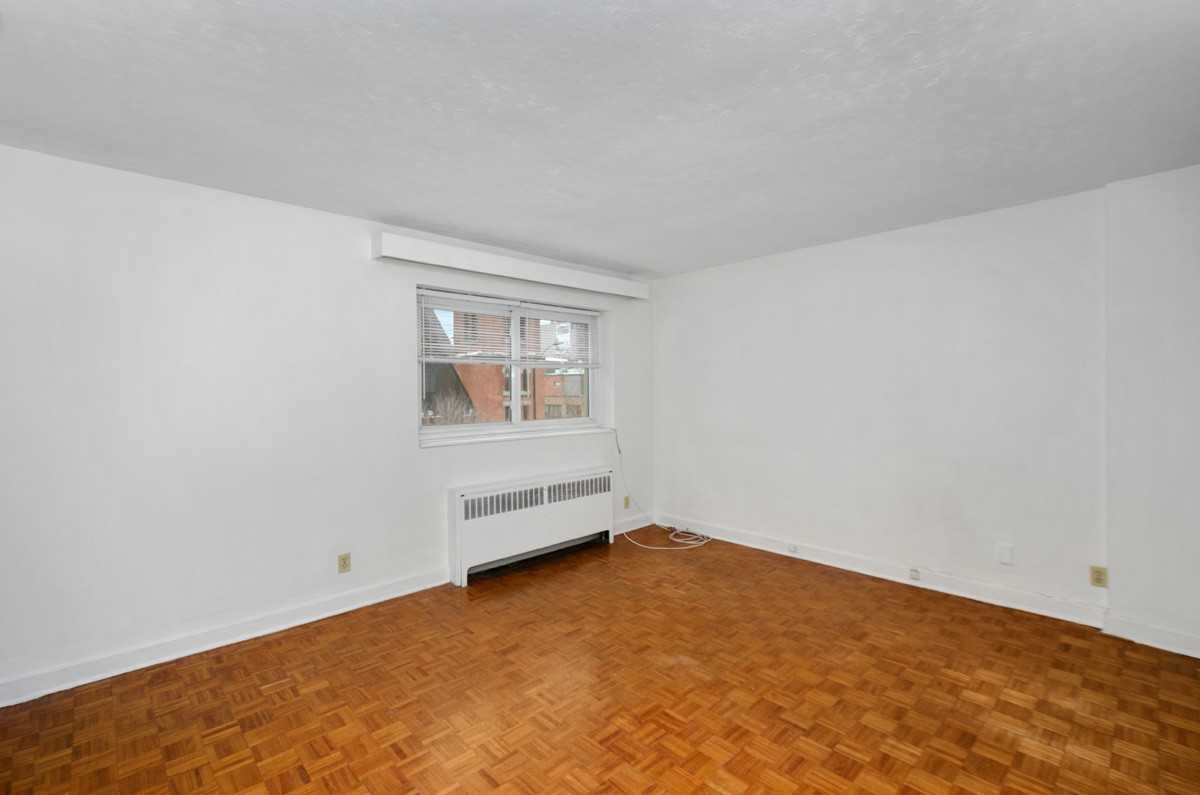 161 Somerset Street West - Photo 3 of 6