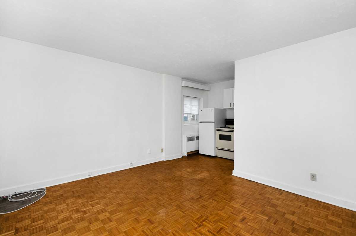 161 Somerset Street West - Photo 4 of 6