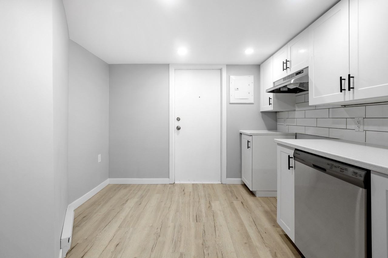 883 Somerset Street West - Photo 3 of 10