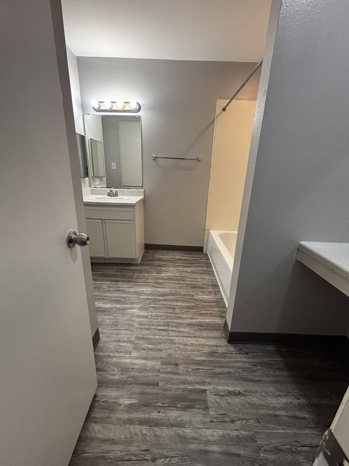 2601 Sarah Avenue-231 #231-60 - Photo 2 of 15
