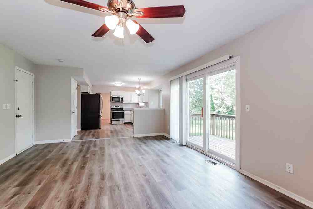 5305 Frisco Dr - Photo 6 of 18