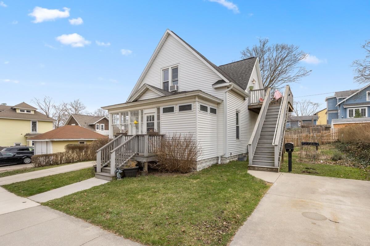 517 College Ave #2 - Photo 3 of 12