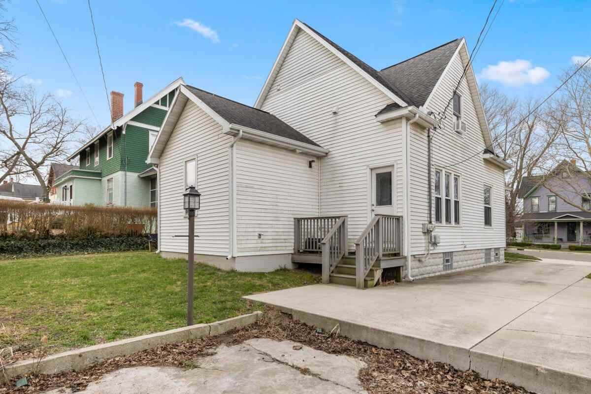 517 College Ave #2 - Photo 4 of 12