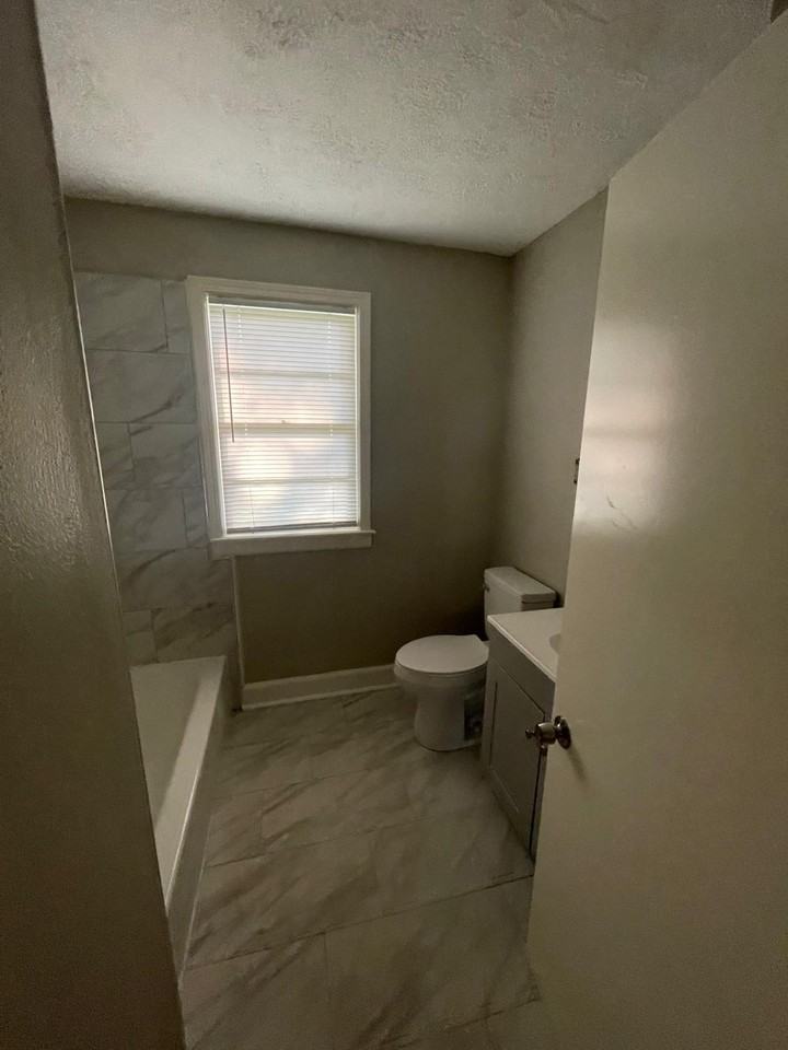 4869 Fairfield Rd #1 - Photo 5 of 9