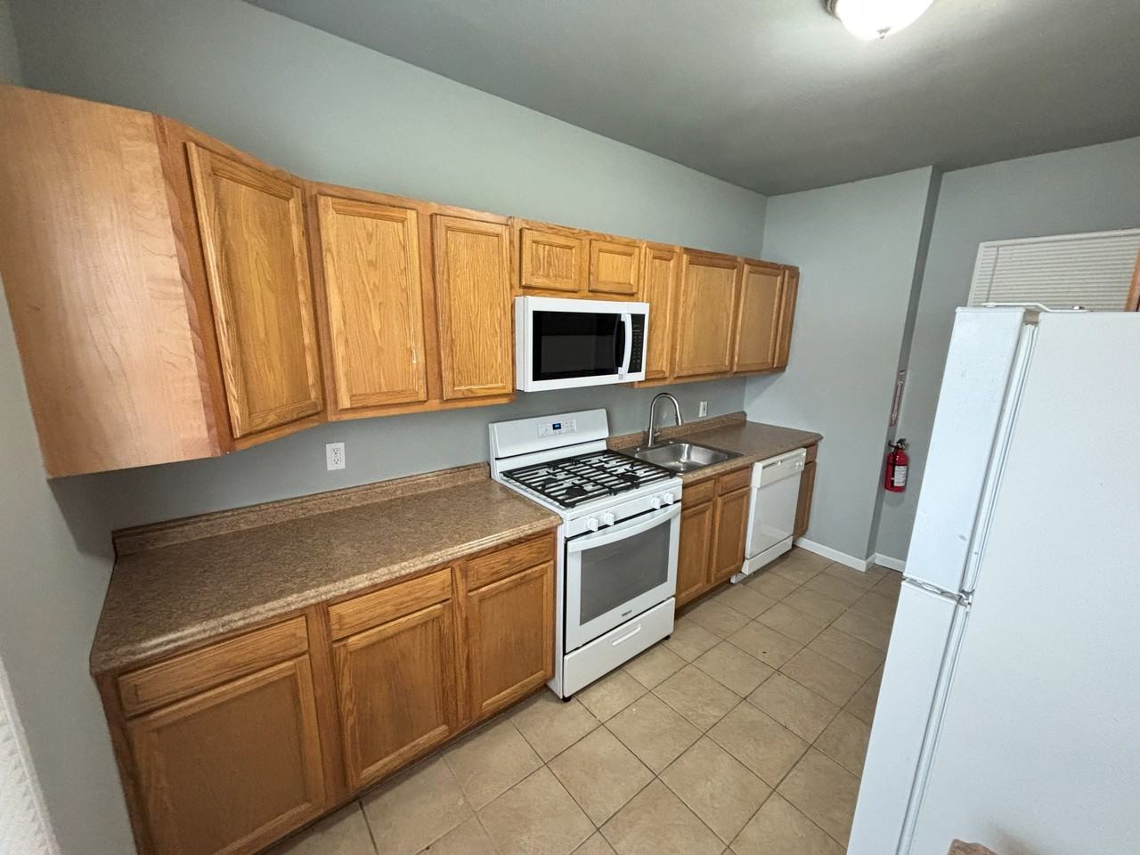 211 Front St #4 - Photo 3 of 10