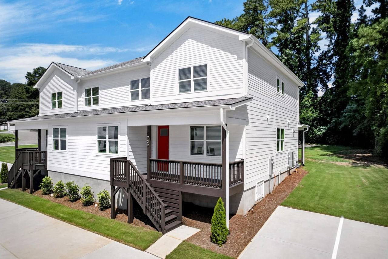 1739 Crest Rd - Photo 4 of 20