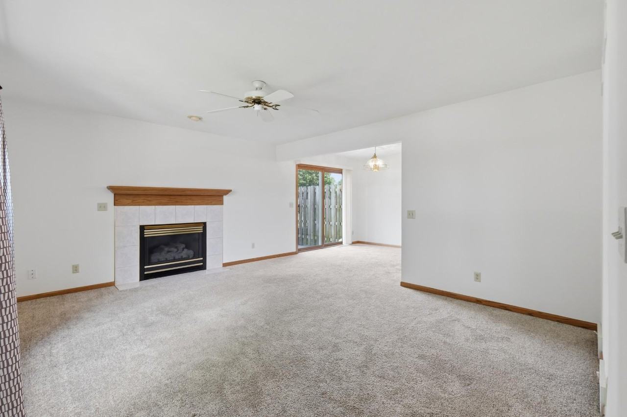 2348 Steven St - Photo 2 of 16