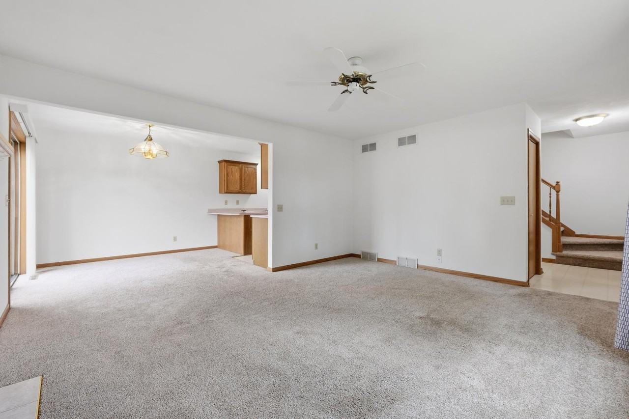 2348 Steven St - Photo 4 of 16