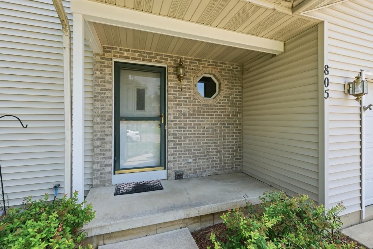 2348 Steven St - Photo 5 of 16