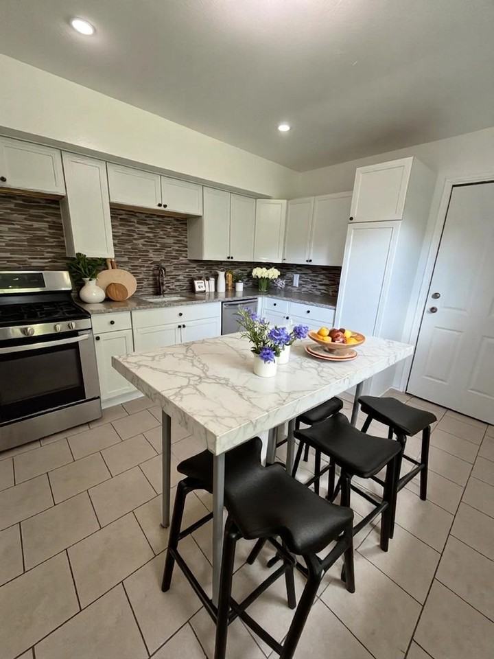 602 E Railroad St #1 - Photo 7 of 32