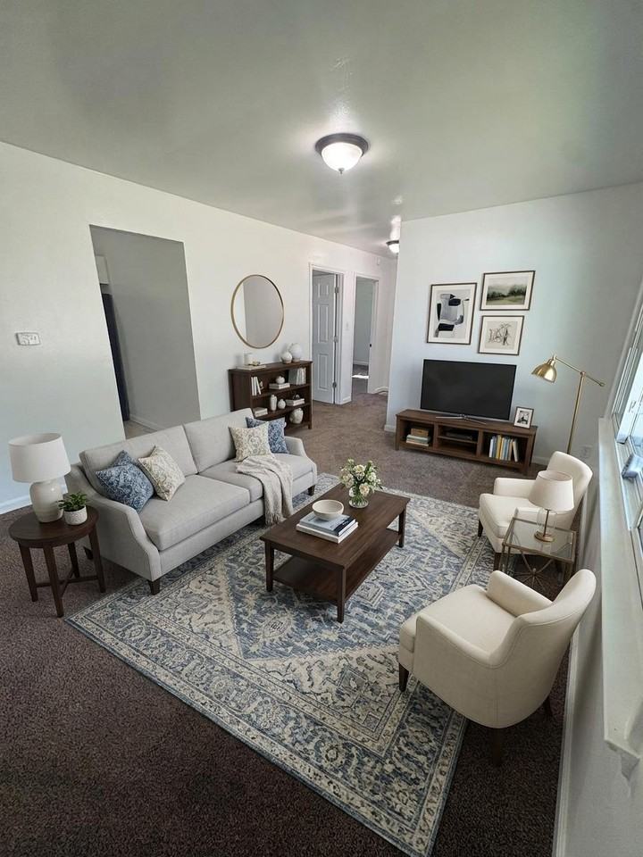602 E Railroad St #1 - Photo 5 of 32