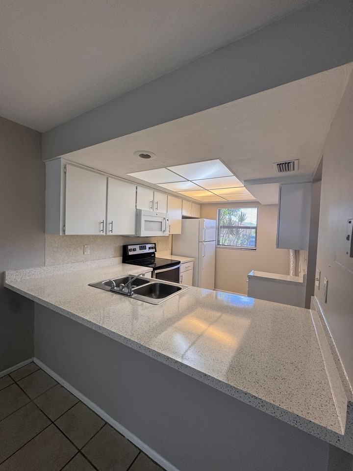 4111 Sw 7th Pl #4111 - Photo 2 of 15