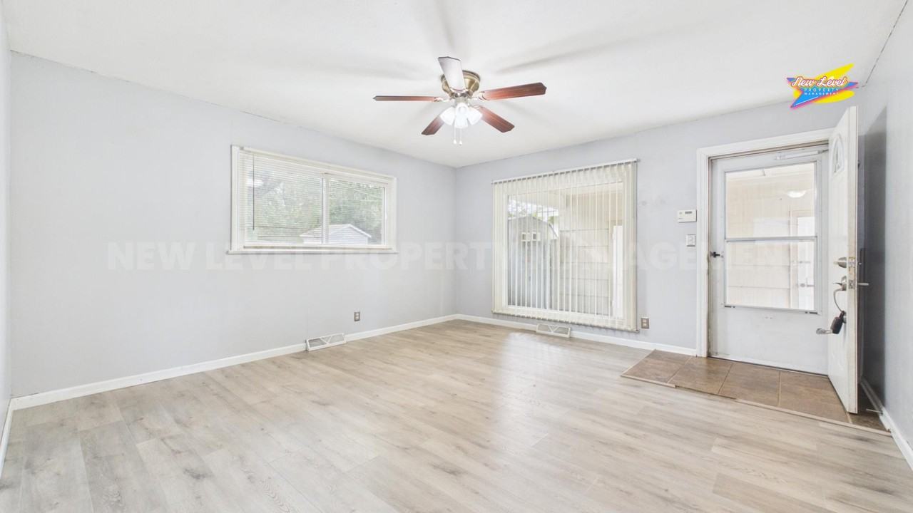 6040 N Hartford Dr - Photo 6 of 20