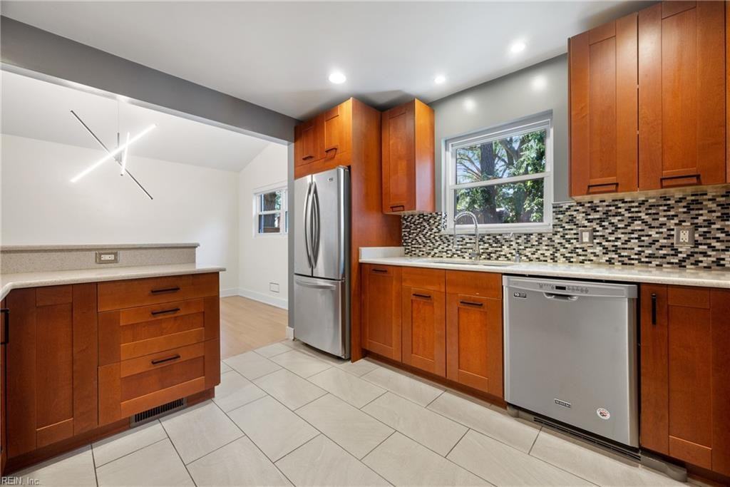 1355 Elk Ave - Photo 3 of 8