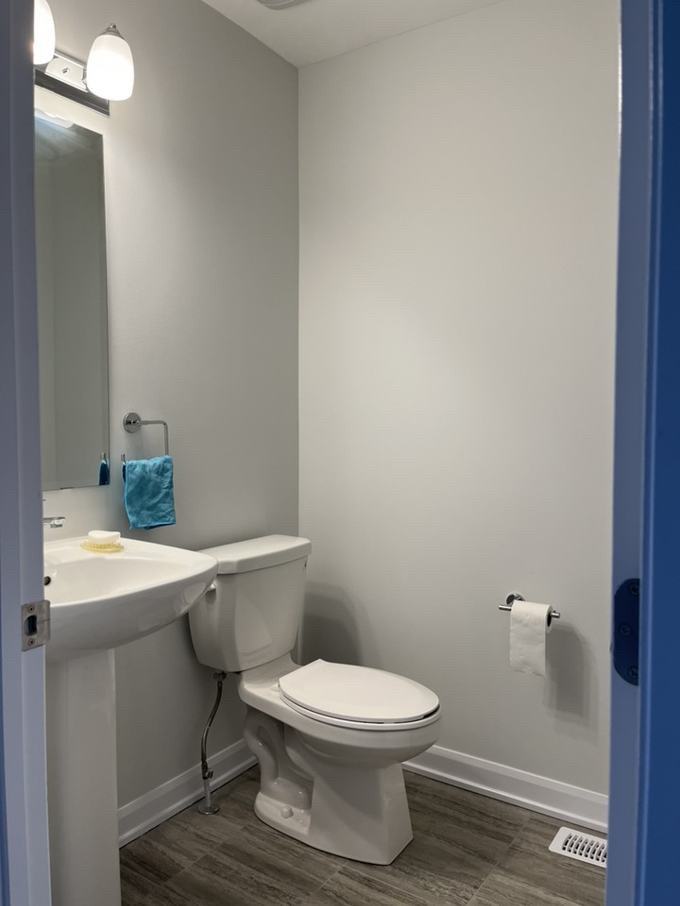 570 Lilith St - Photo 2 of 13