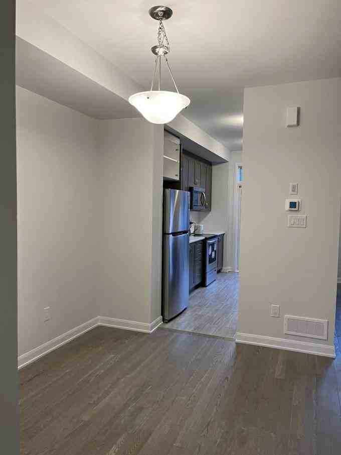 570 Lilith St - Photo 3 of 13