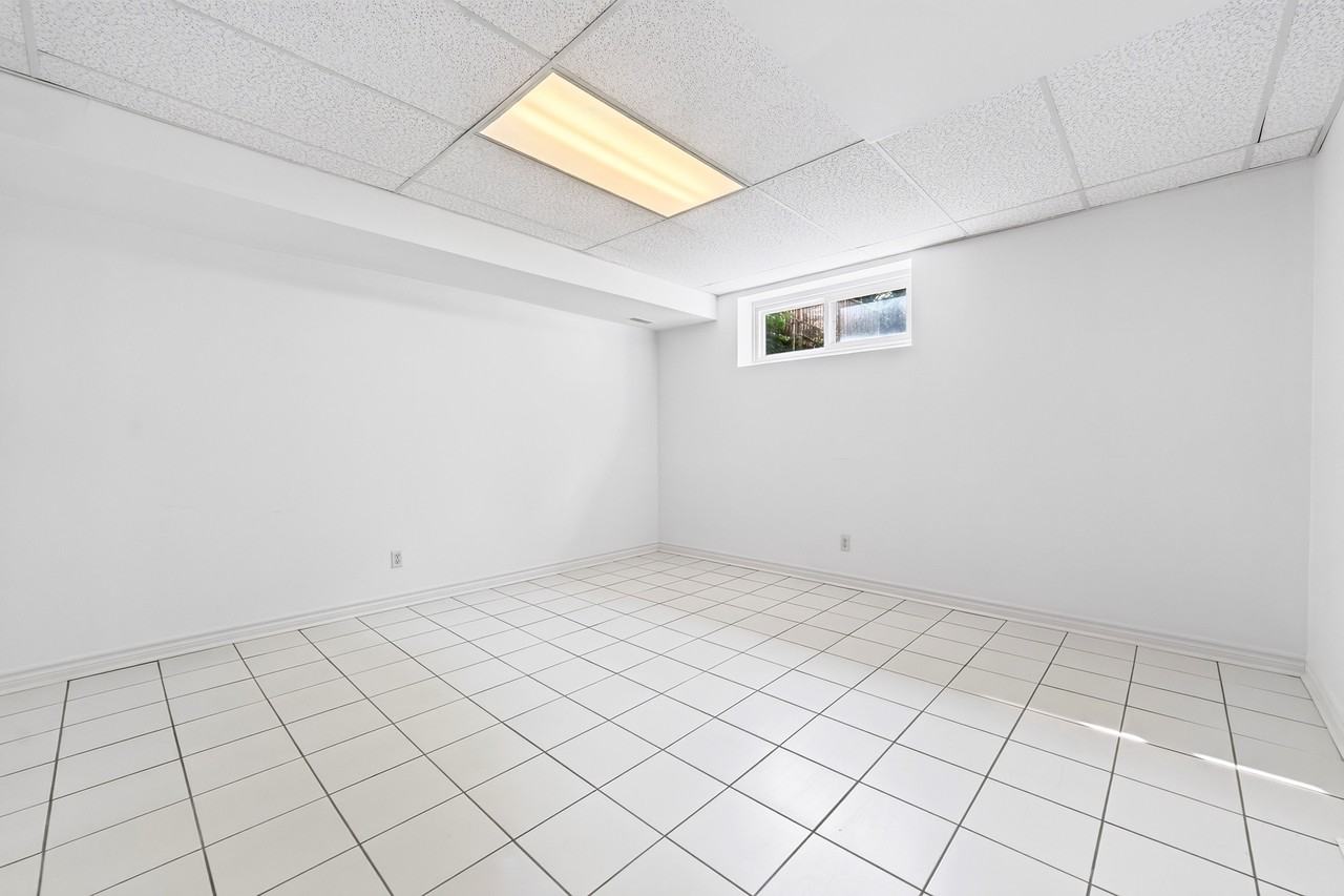 402 Kingston Road - Photo 5 of 21
