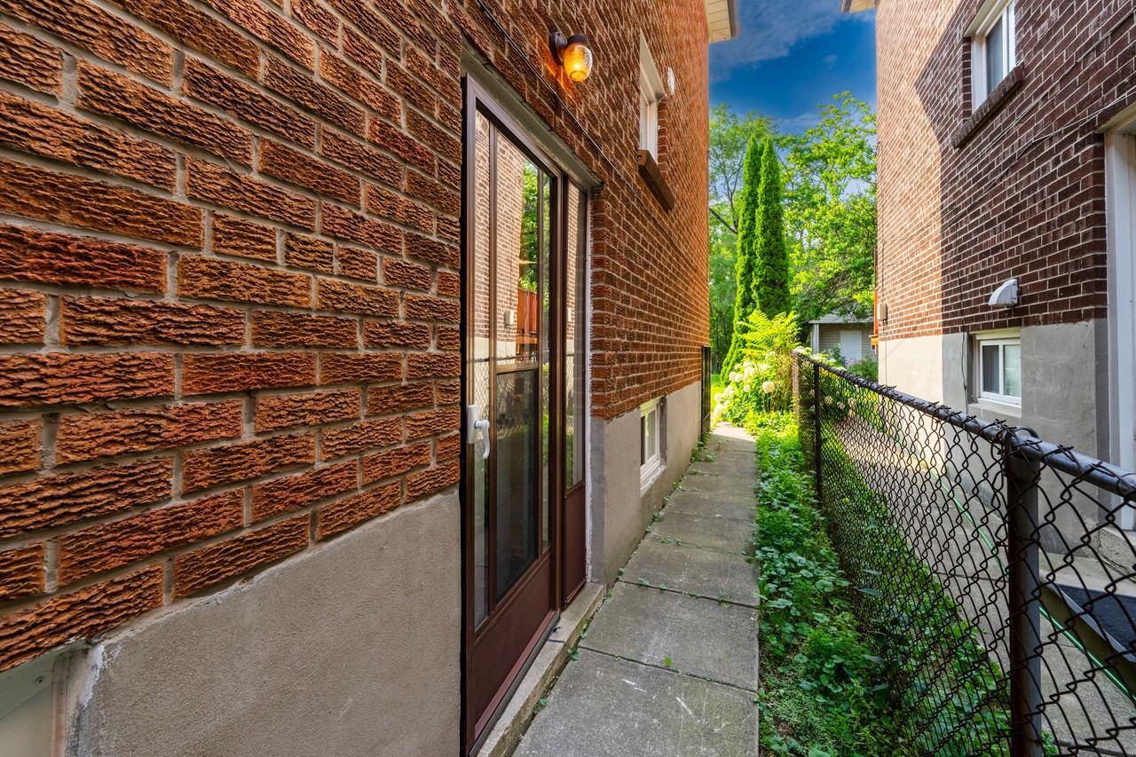 402 Kingston Road - Photo 3 of 21