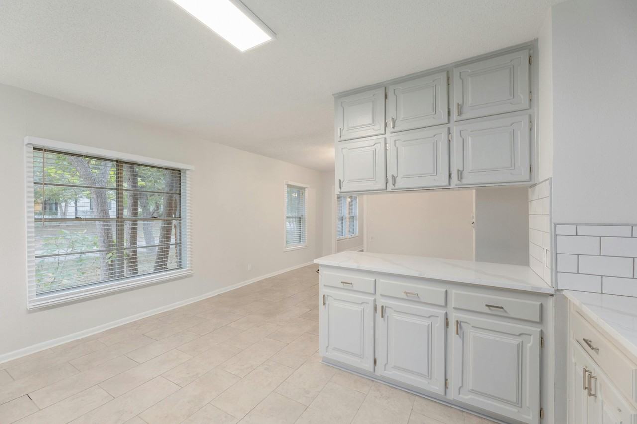 419 N Doak St #1 - Photo 4 of 19