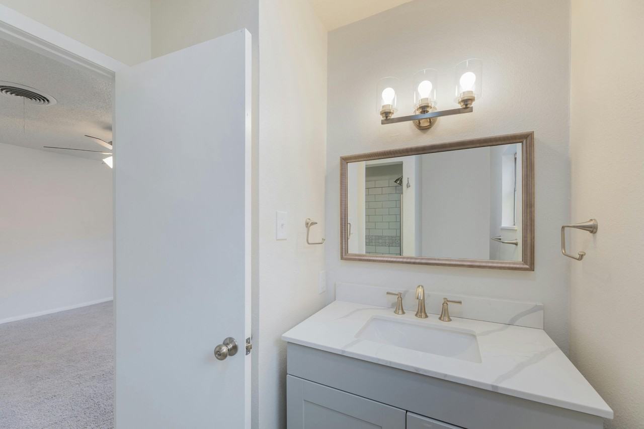 419 N Doak St #1 - Photo 6 of 19