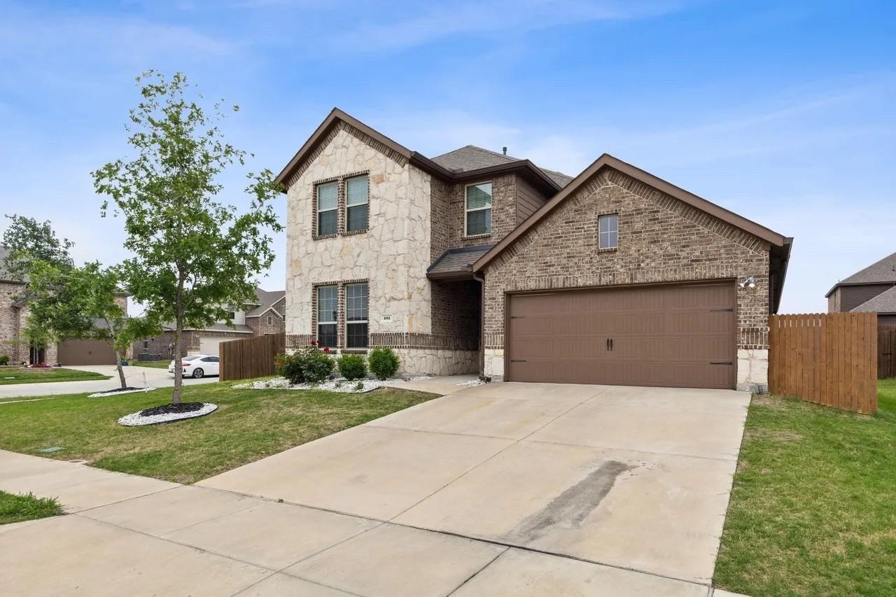 401 Gallop Dr - Photo 2 of 28