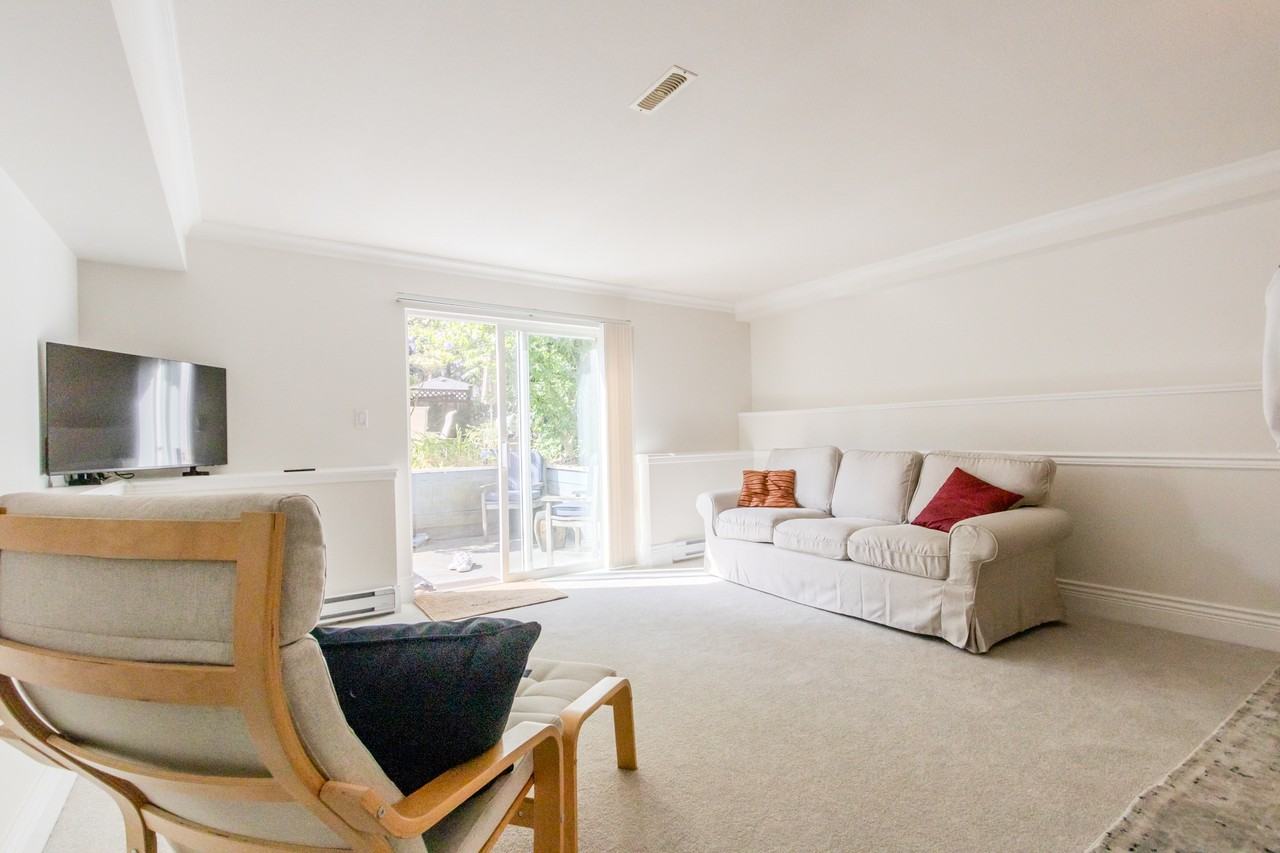 655 West Queens Road - Photo 3 of 20