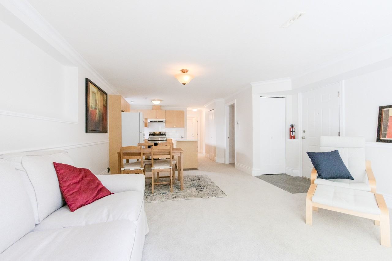 655 West Queens Road - Photo 4 of 20
