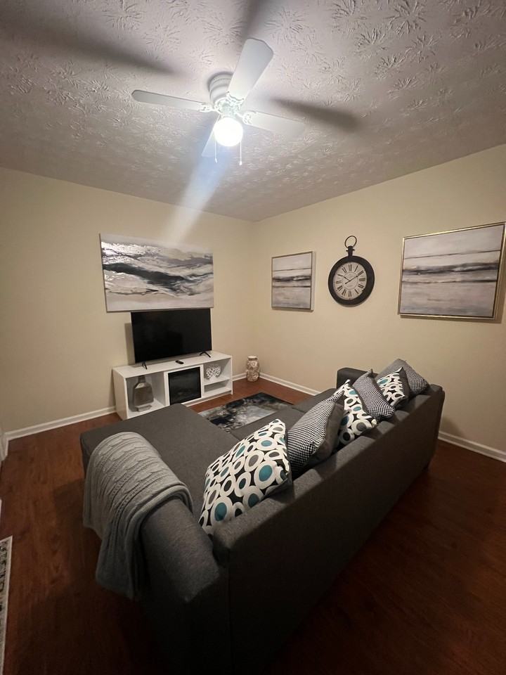4030 Hill Station Ct - Photo 3 of 11