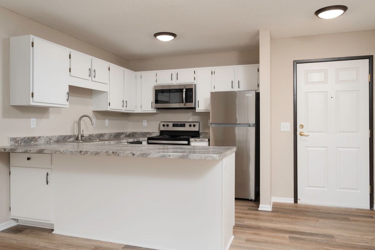 Cottage Villas of Arden Hills (55+) - Photo 4 of 37