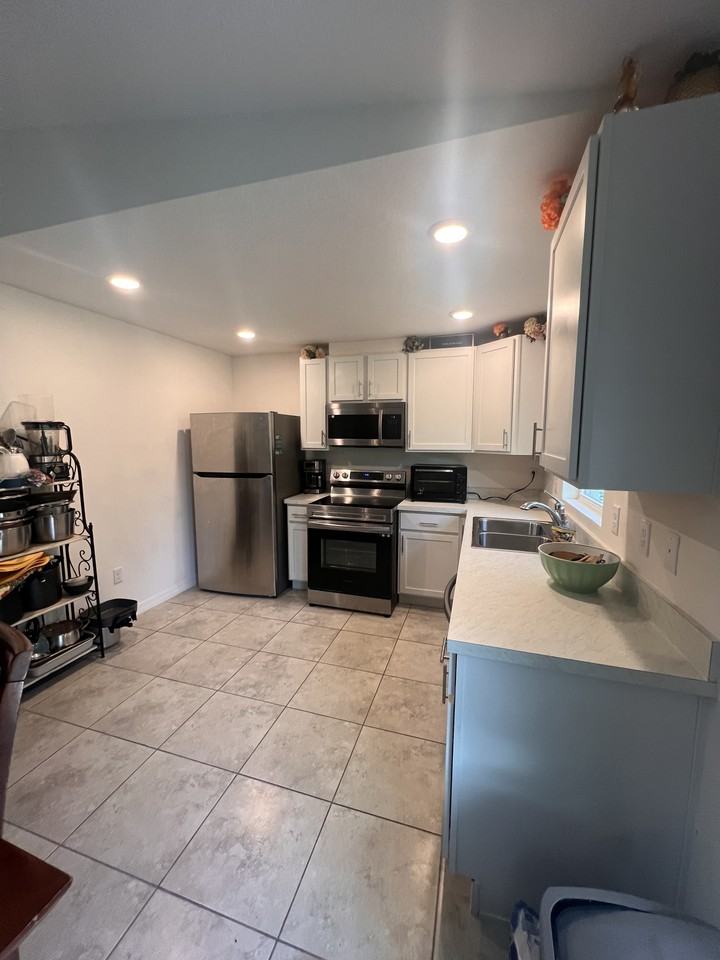 567 Poplar St Se #1 - Photo 4 of 19