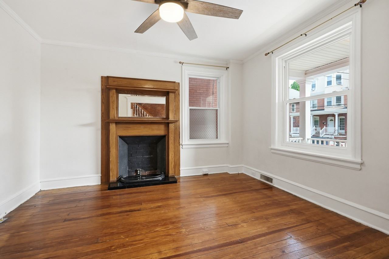406 W 20th St #1 - Photo 5 of 25