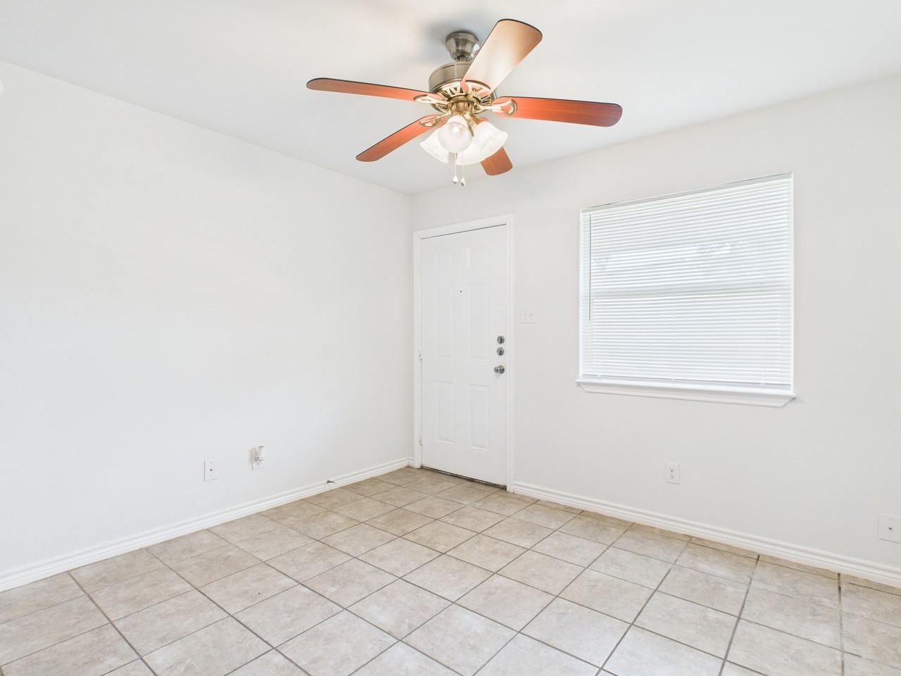 1900 Finfeather Rd #B - Photo 5 of 27