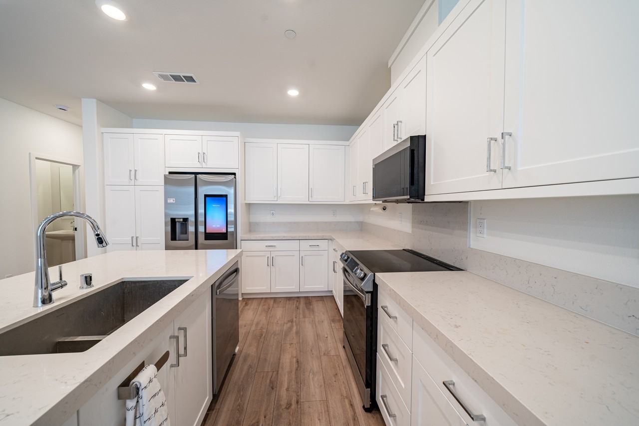 828 Mateo St #4 - Photo 4 of 27