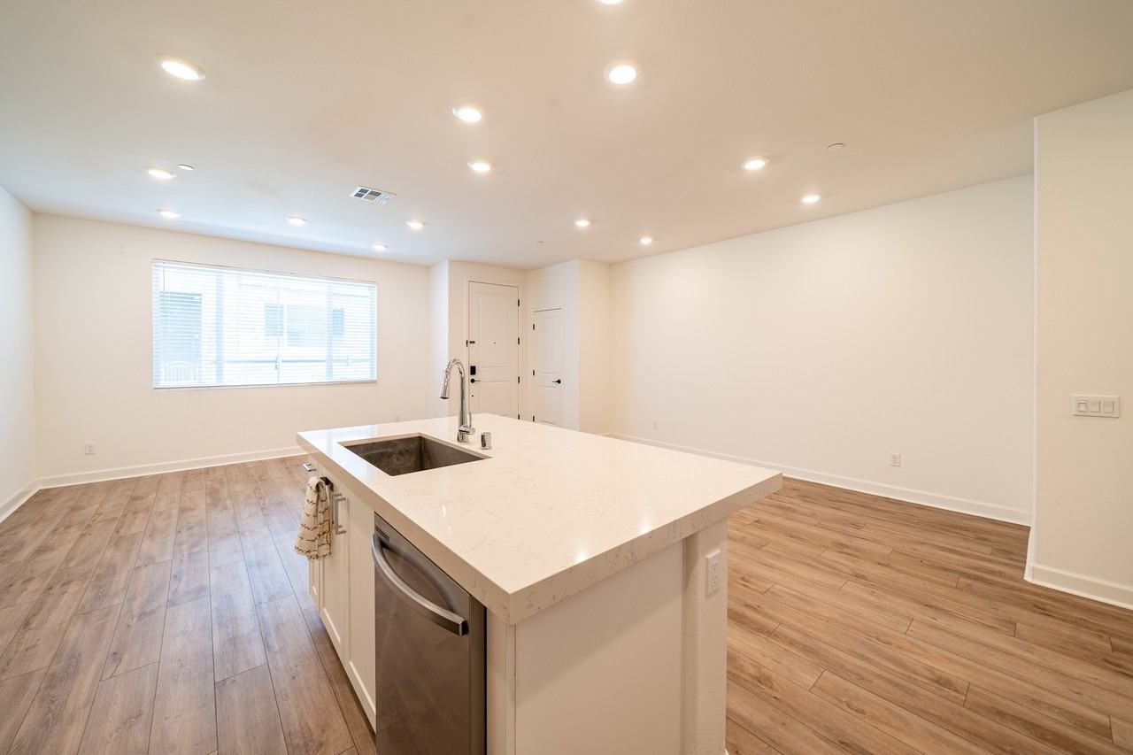 828 Mateo St #4 - Photo 5 of 27