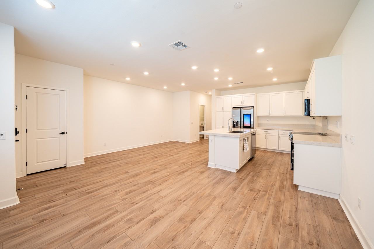 828 Mateo St #4 - Photo 6 of 27
