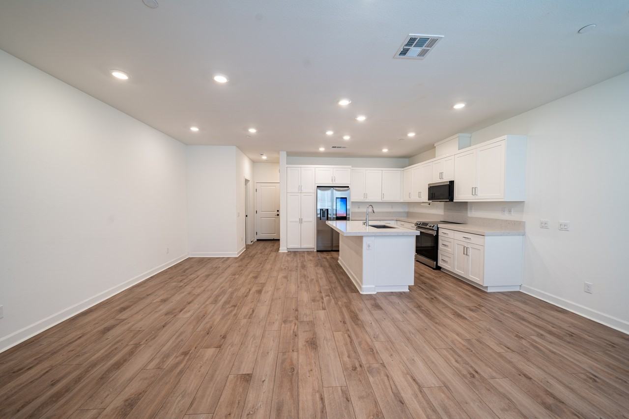 828 Mateo St #4 - Photo 7 of 27