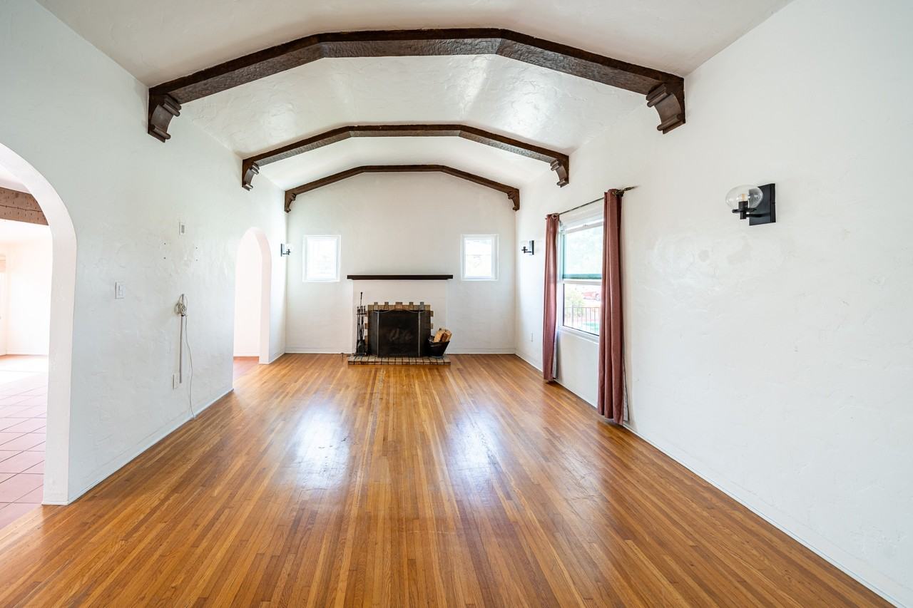 3605 Dove Ct