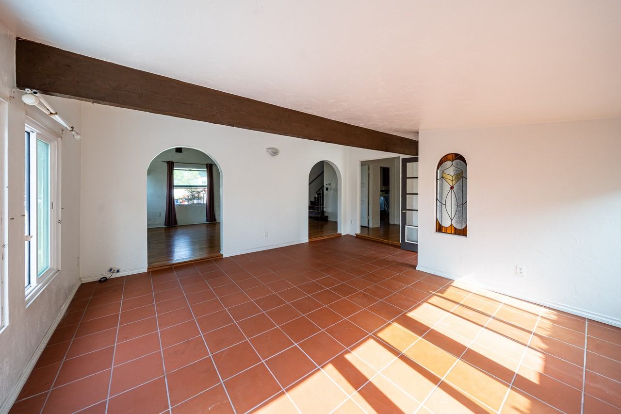 3605 Dove Ct - Photo 3 of 34