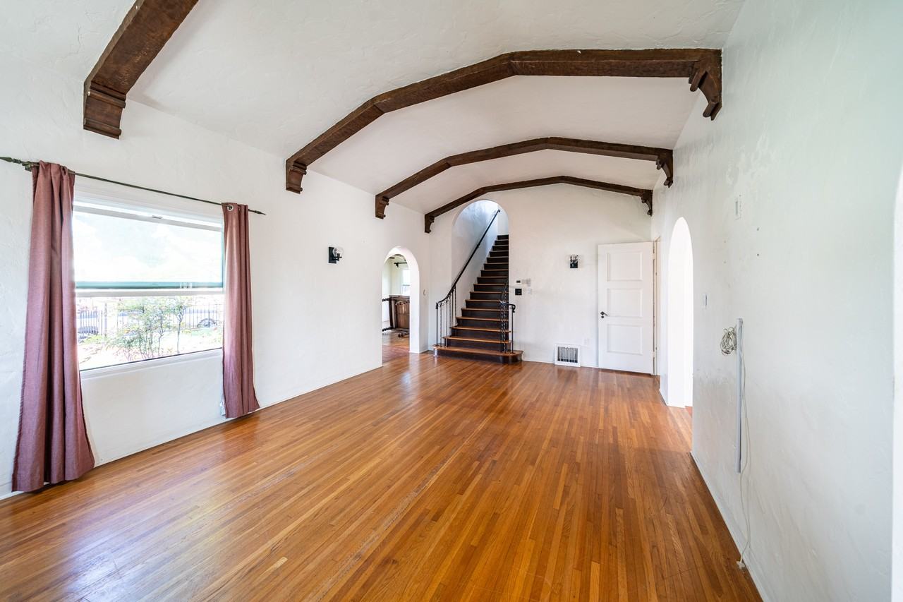3605 Dove Ct - Photo 5 of 34