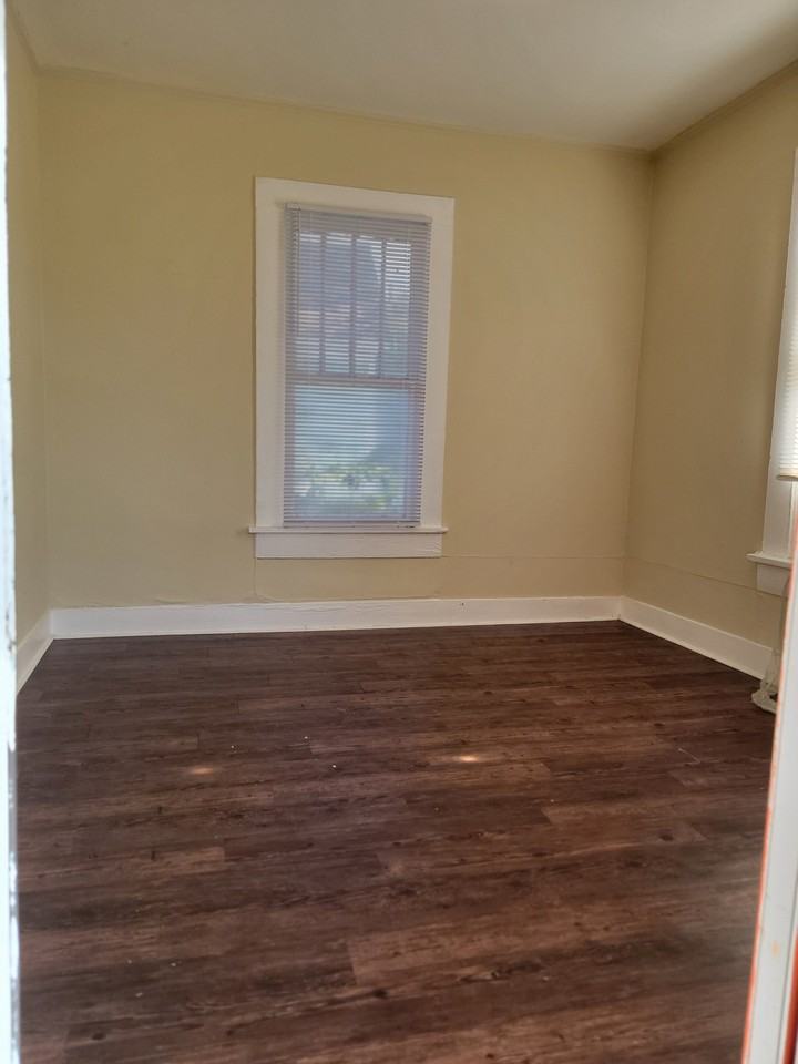101 N 11th Ave #B - Photo 2 of 6