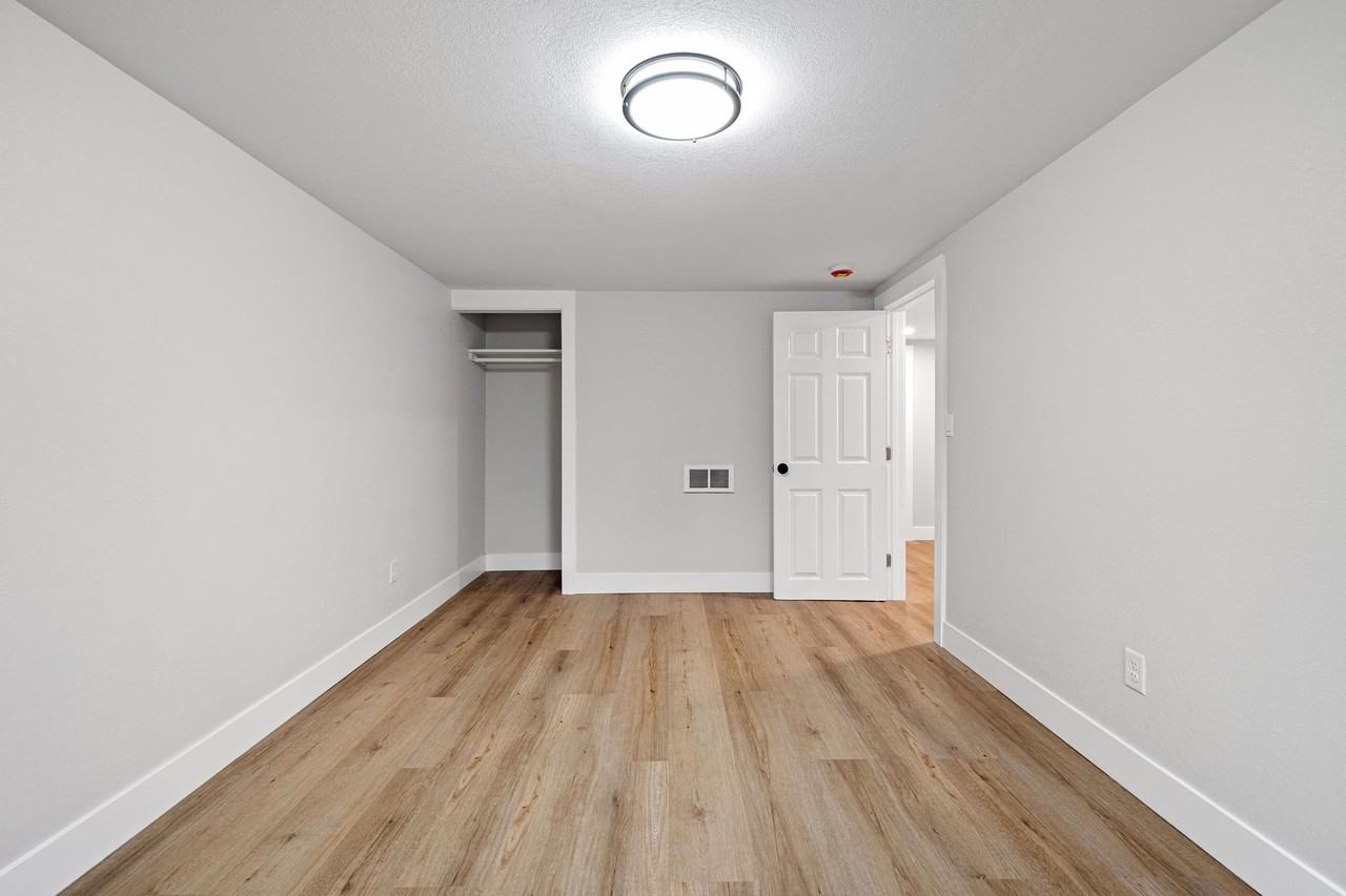 920 W 20th Ave #1 - Photo 3 of 10