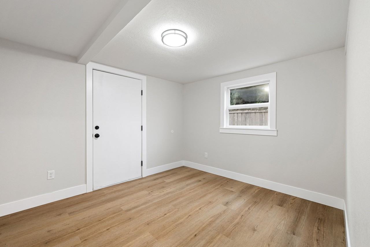 920 W 20th Ave #1 - Photo 4 of 10