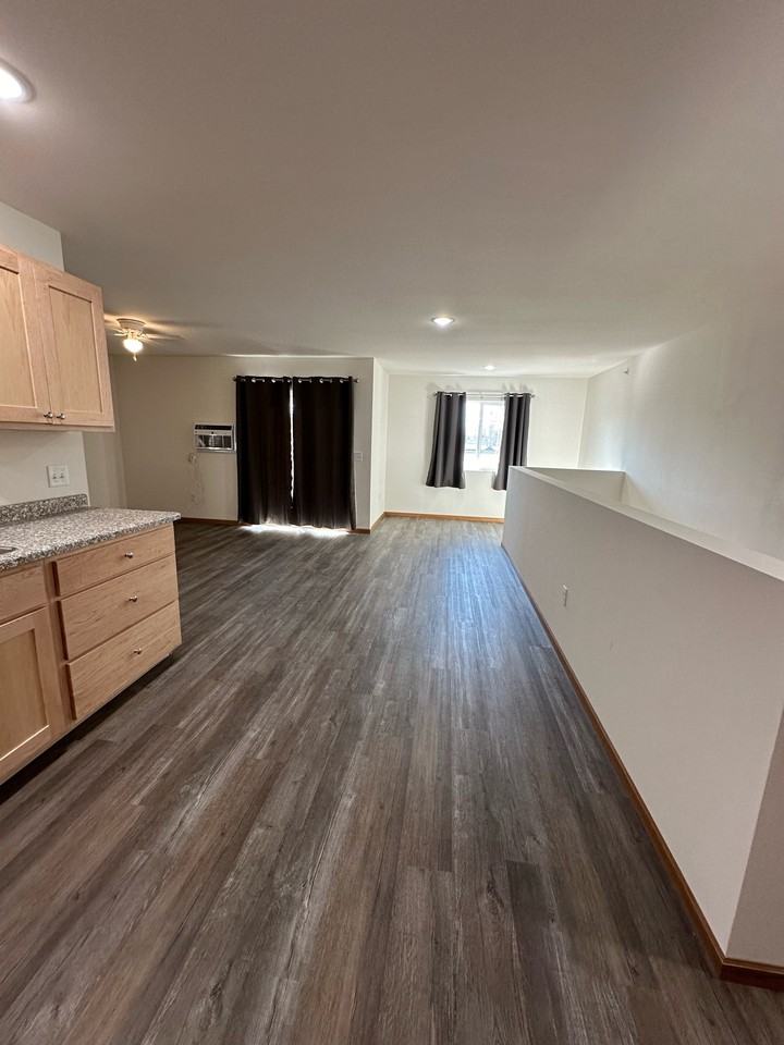 815 E Wisconsin St #515 - Photo 3 of 11