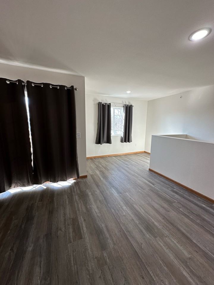 815 E Wisconsin St #515 - Photo 6 of 11