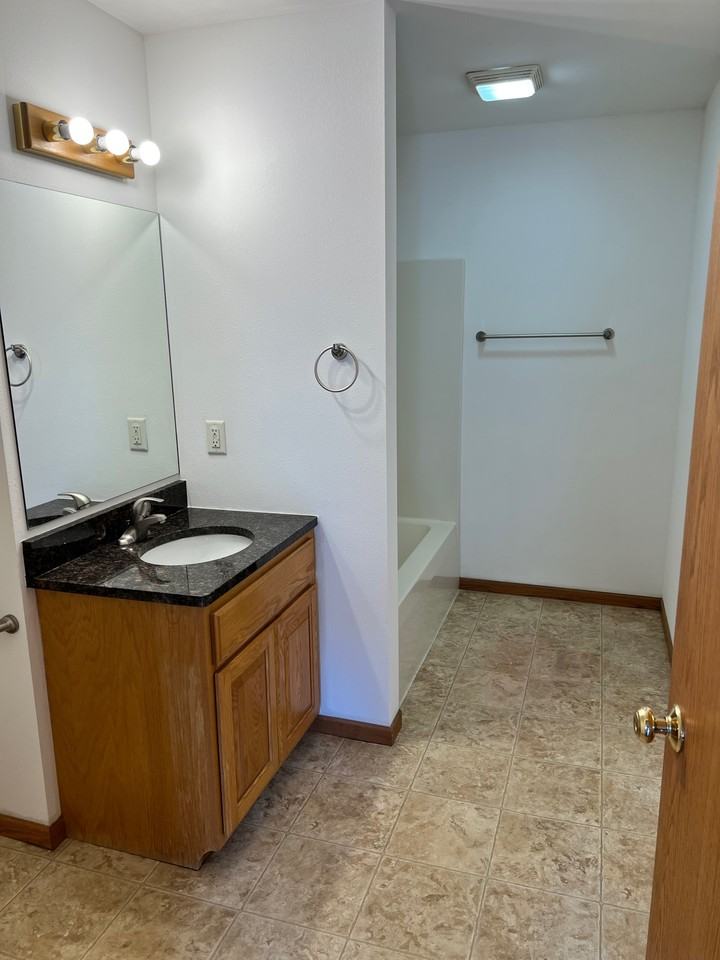 1540 W Pine St #404 - Photo 7 of 11