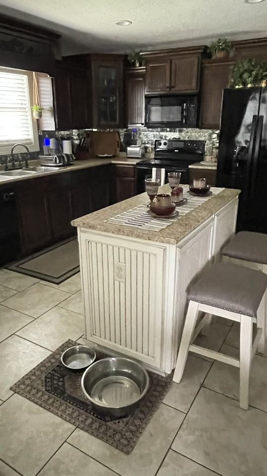 Victorian Lake Dr #1 - Photo 5 of 16