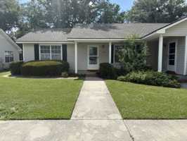 featured image of 2308 Pineview Dr Apt A #Apt A