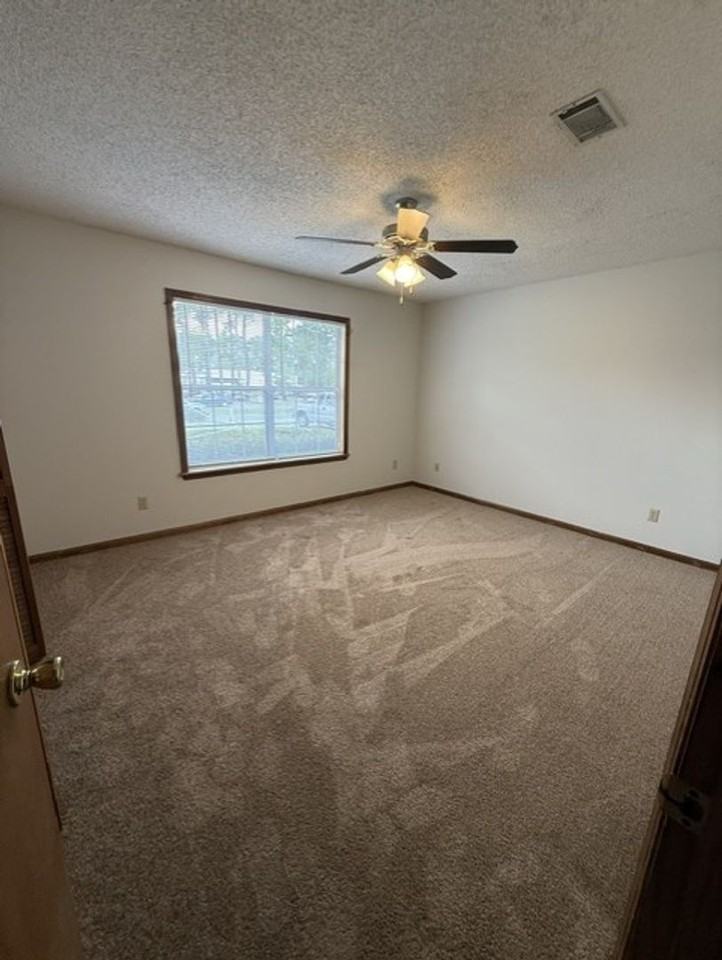 2308 Pineview Dr Apt A - Photo 5 of 6