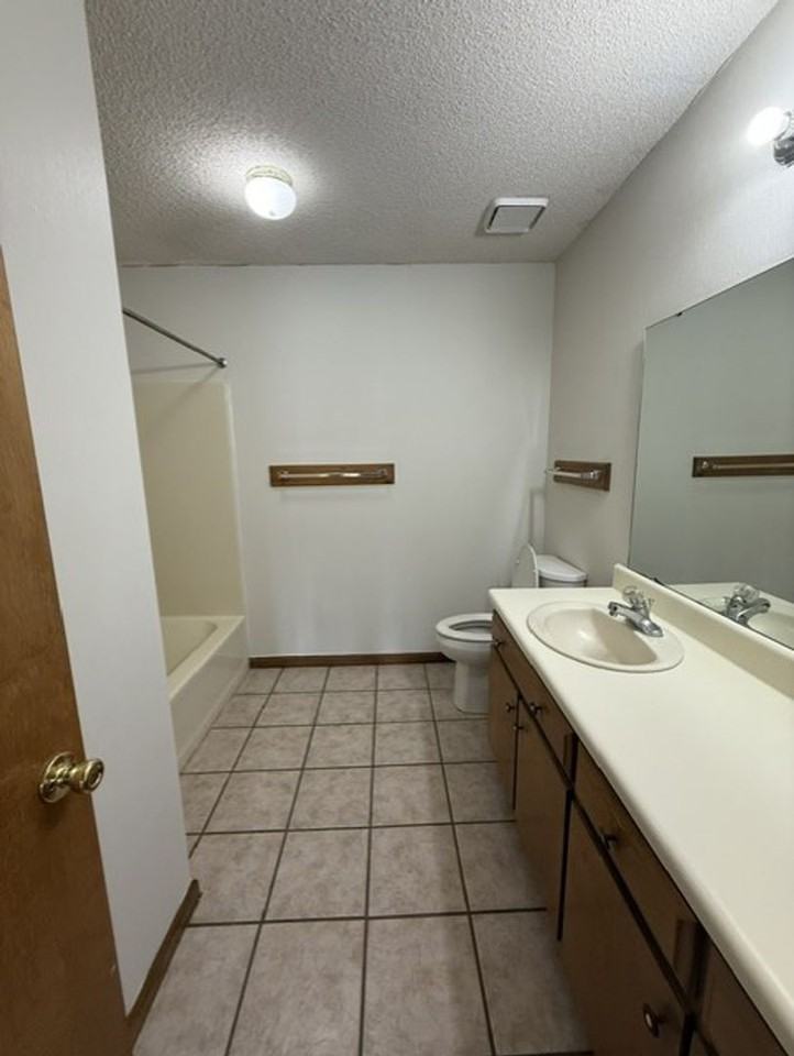 2308 Pineview Dr Apt A - Photo 6 of 6