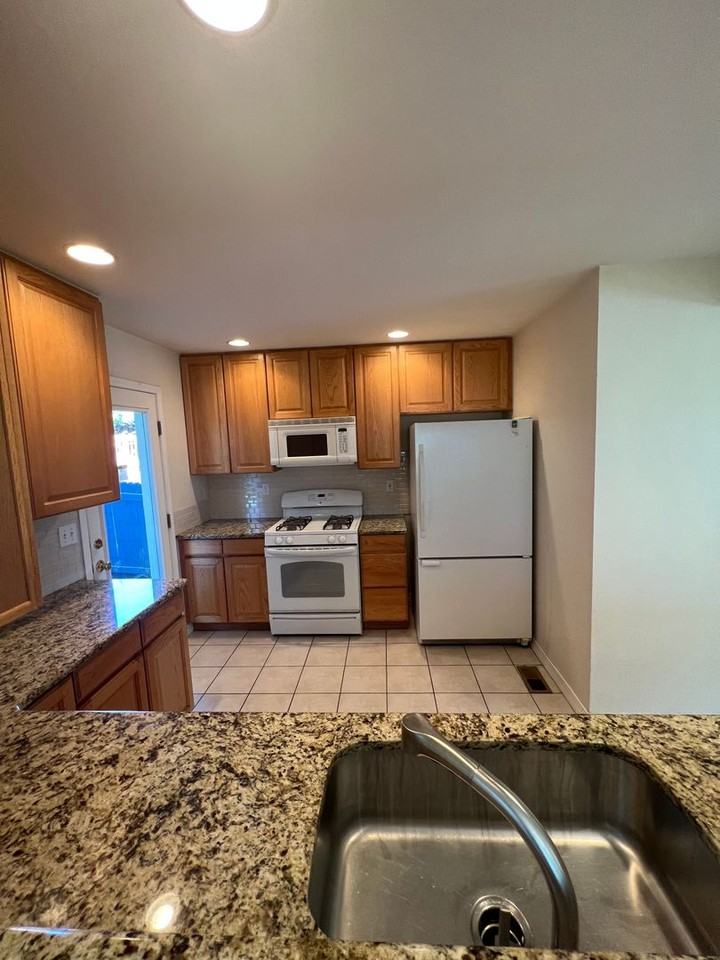 4919 10th St - Photo 5 of 23